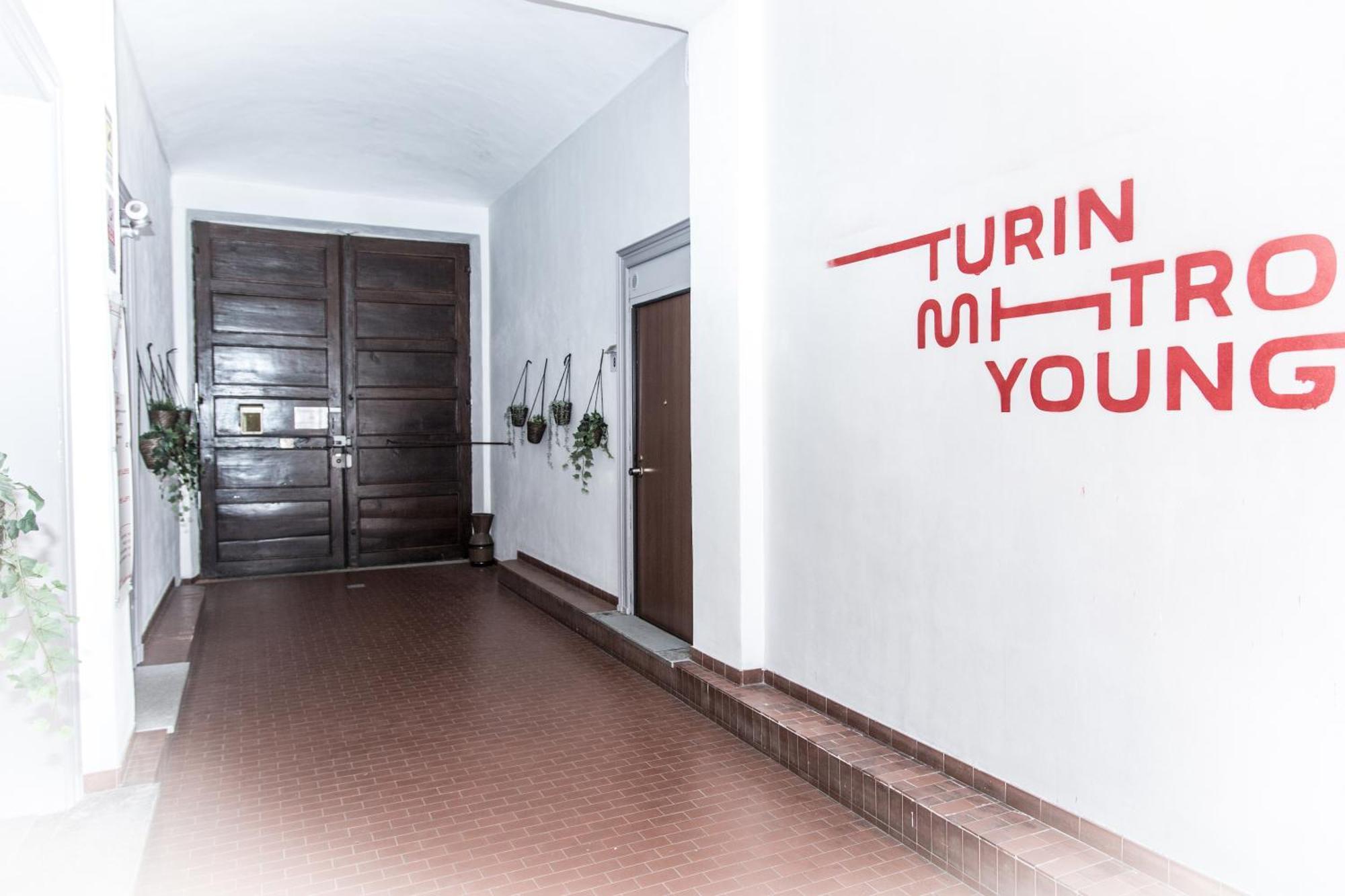Metro Young * Turín